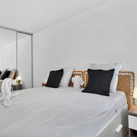 Le Charme De Roquebrune, Balcon Et Salle Du Sport *